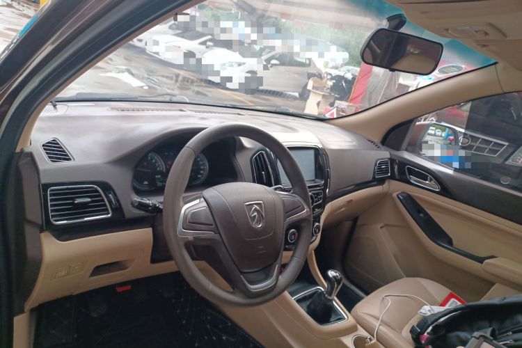 Used Baojun 730 2014 1.5L manual Comfort version 7 seats Center Console