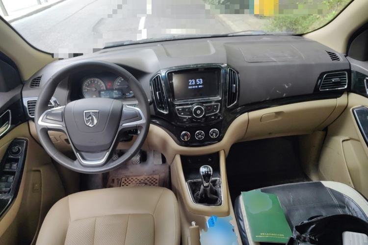 Used Baojun 730 2014 1.5L manual Comfort ESP version 7 seats Center Console