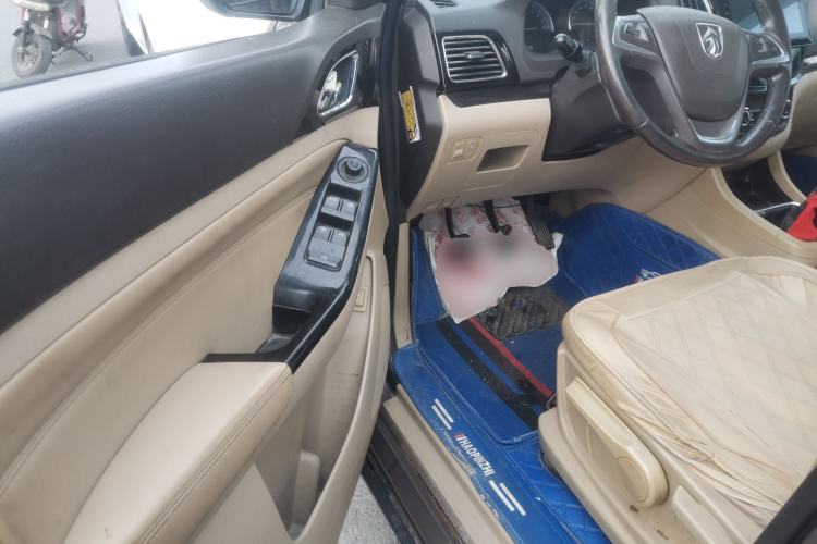 Used Baojun 730 2014 1.5L manual luxury trim 7 seats Driver Seat