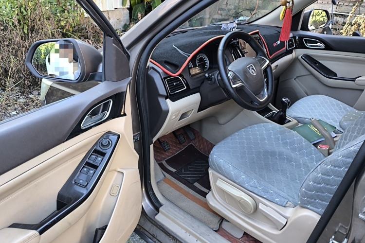 Used Baojun 730 2014 1.8L manual Comfort trim 7-seater Driver Seat