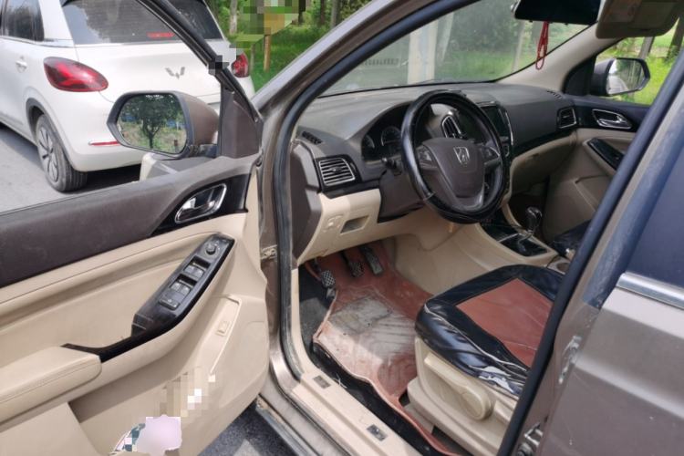 Used Baojun 730 2014 1.5L manual luxury trim 7 seats Driver Seat