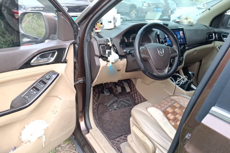 Used Baojun 730 2014 1.5L manual Comfort version 7 seats Driver Seat
