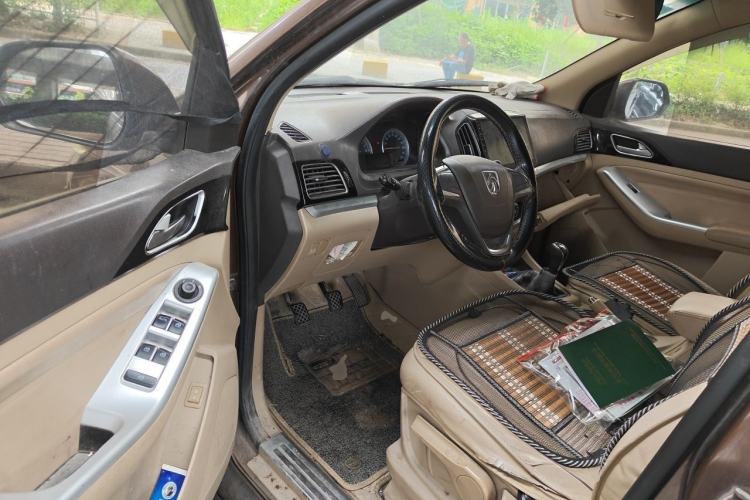 Used Baojun 730 2014 1.5L manual standard version 5 seats Driver Seat