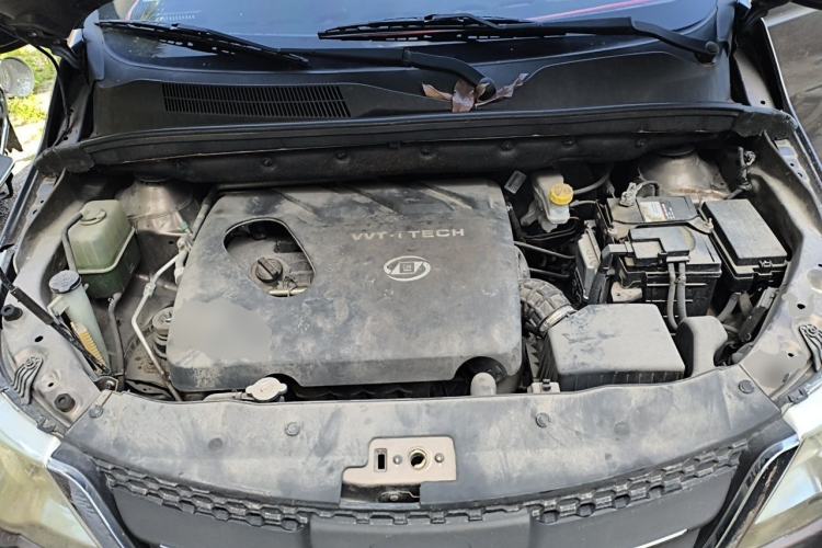 Used Baojun 730 2014 1.8L manual Comfort trim 7-seater Engine Bay