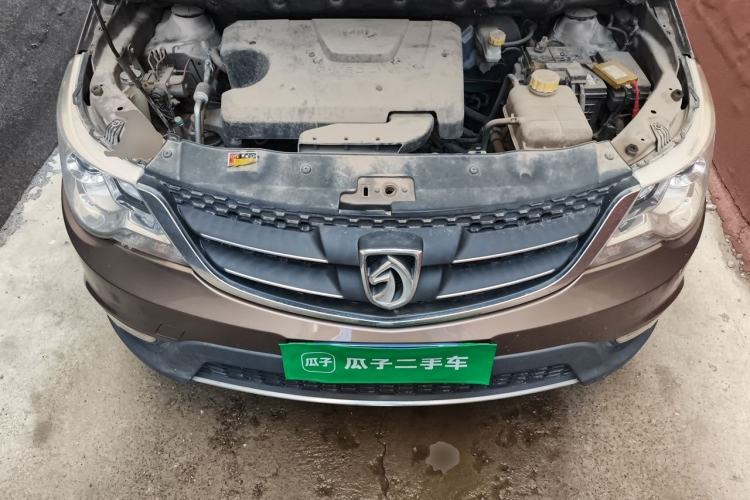 Used Baojun 730 2014 1.5L manual Comfort version 7 seats Engine Bay