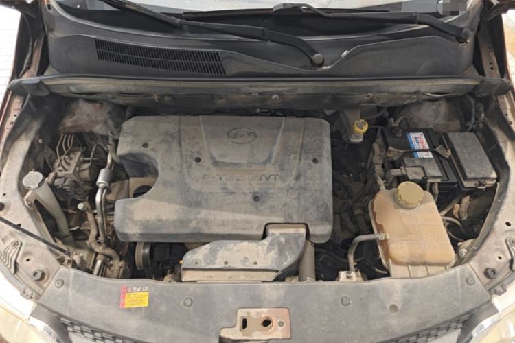 Used Baojun 730 2014 1.5L manual Comfort version 7 seats Engine Bay