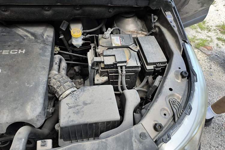 Used Baojun 730 2014 1.8L manual Comfort trim 7-seater Engine Bay Left