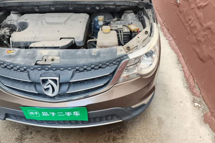 Used Baojun 730 2014 1.5L manual Comfort version 7 seats Engine Bay Left
