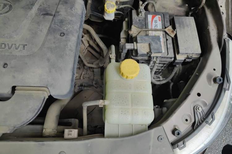 Used Baojun 730 2014 1.5L manual Comfort ESP version 7 seats Engine Bay Left