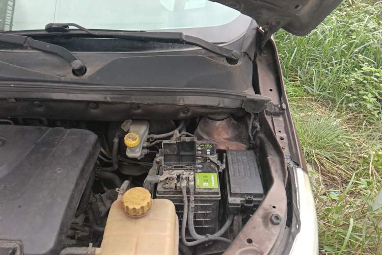 Used Baojun 730 2014 1.5L manual Comfort version 7 seats Engine Bay Left