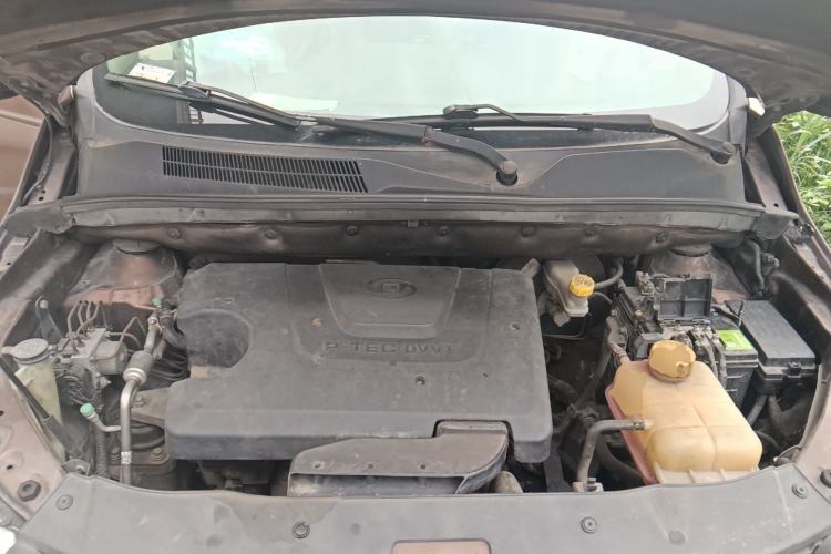 Used Baojun 730 2014 1.5L manual Comfort version 7 seats Engine Bay