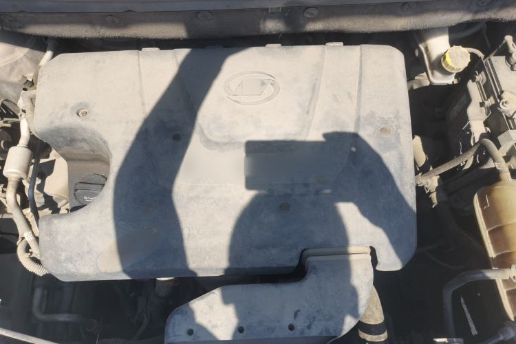 Used Baojun 730 2014 1.5L manual standard trim 7 seats Engine Bay