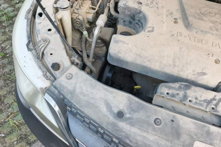 Used Baojun 730 2014 1.5L manual Comfort version 7 seats Engine Bay Right