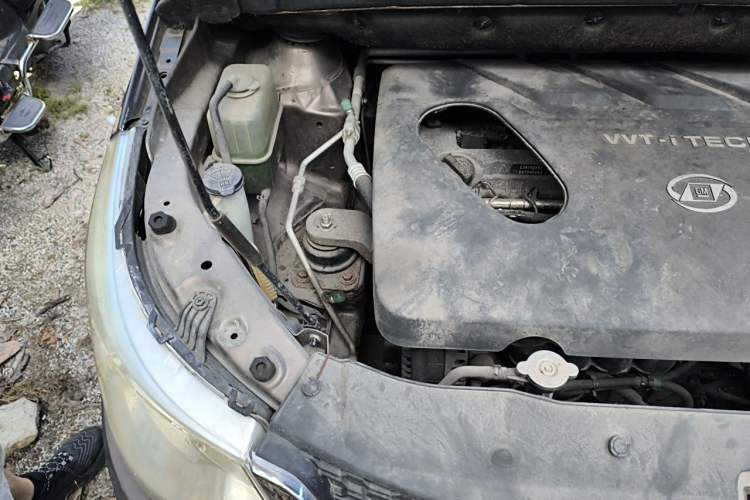 Used Baojun 730 2014 1.8L manual Comfort trim 7-seater Engine Bay Right