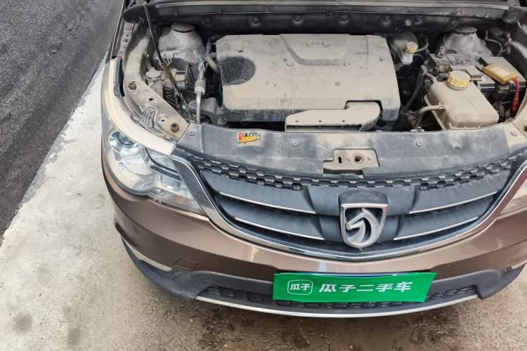 Used Baojun 730 2014 1.5L manual Comfort version 7 seats Engine Bay Right