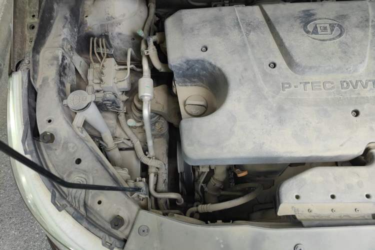Used Baojun 730 2014 1.5L manual Comfort ESP version 7 seats Engine Bay Right