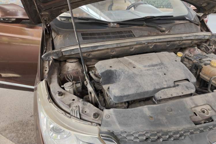 Used Baojun 730 2014 1.5L manual standard version 5 seats Engine Bay Right