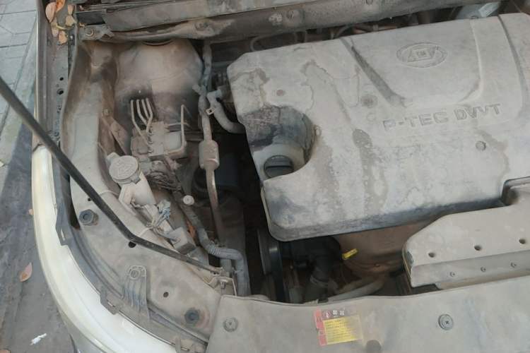 Used Baojun 730 2014 1.5L manual standard trim 7 seats Engine Bay Right
