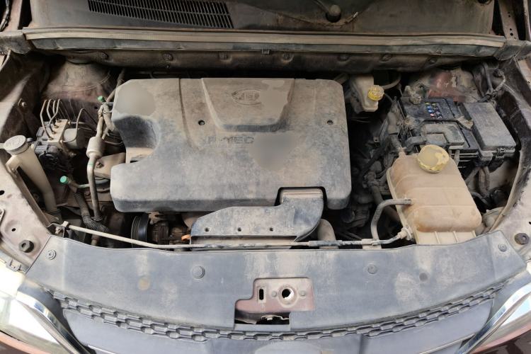 Used Baojun 730 2014 1.5L manual standard version 5 seats Engine Bay