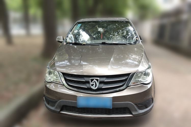 Used Baojun 730 2014 1.5L manual standard trim 7 seats Front