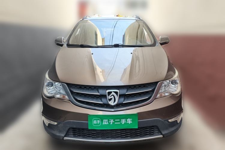 Used Baojun 730 2014 1.5L manual Comfort version 7 seats Front