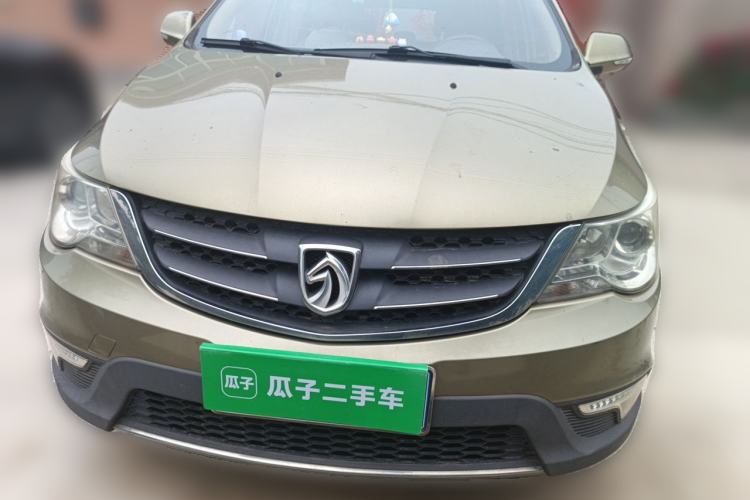 Used Baojun 730 2014 1.5L manual luxury trim 7 seats Front