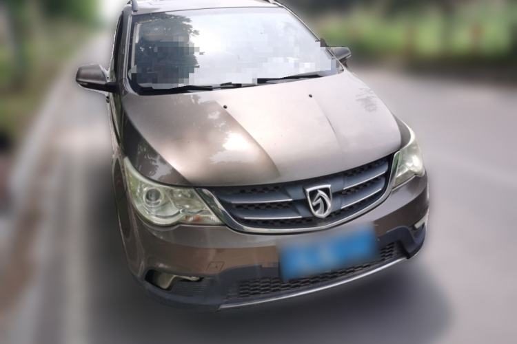 Used Baojun 730 2014 1.5L manual luxury trim 7 seats Front