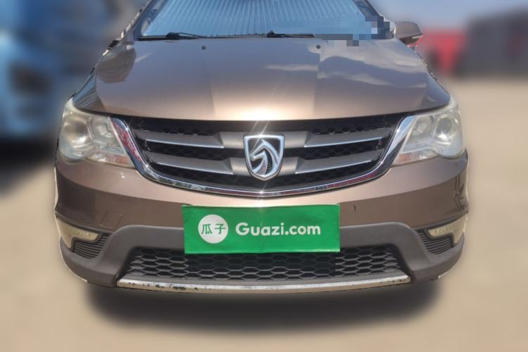 Used Baojun 730 2014 1.5L manual standard trim 7 seats Front