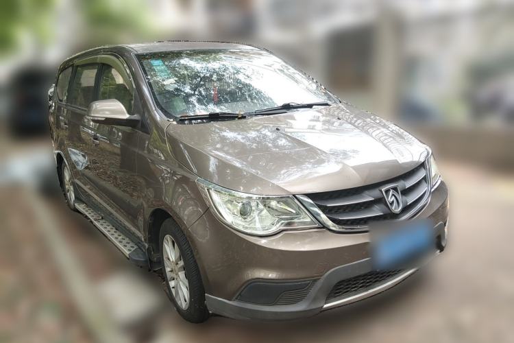 Used Baojun 730 2014 1.5L manual standard trim 7 seats Front Right 45 Deg
