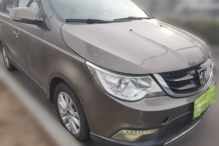 Used Baojun 730 2014 1.5L manual luxury trim 7 seats Front Right 45 Deg