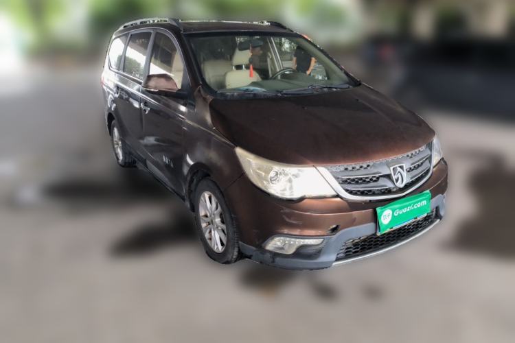 Used Baojun 730 2014 1.5L manual luxury trim 7 seats Front Right 45 Deg