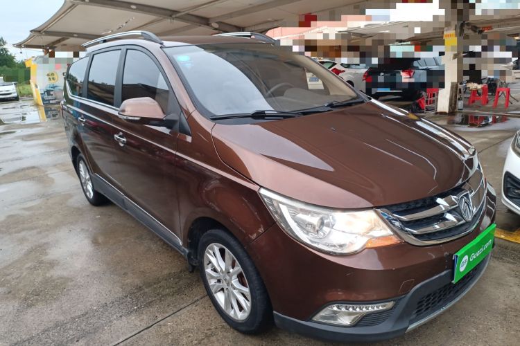 Used Baojun 730 2014 1.5L manual Comfort version 7 seats Front Right 45 Deg