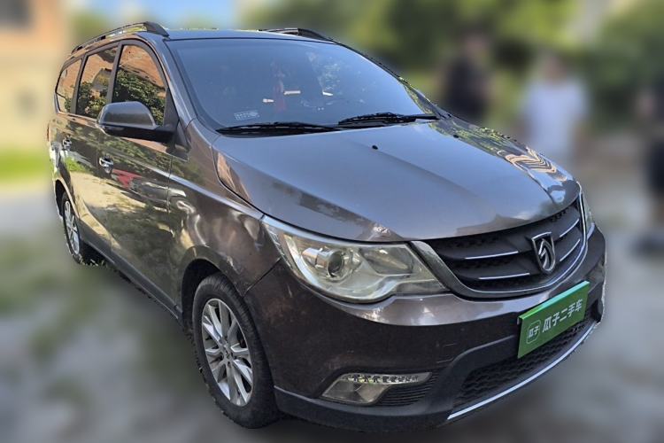 Used Baojun 730 2014 1.8L manual Comfort trim 7-seater Front Right 45 Deg