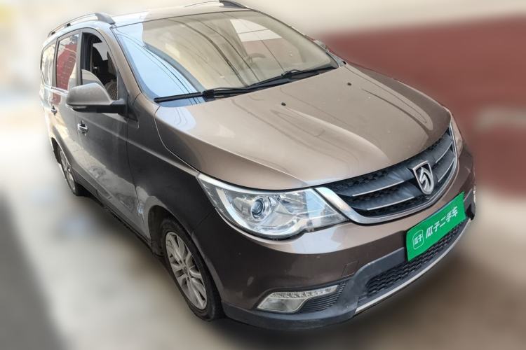 Used Baojun 730 2014 1.5L manual Comfort version 7 seats Front Right 45 Deg