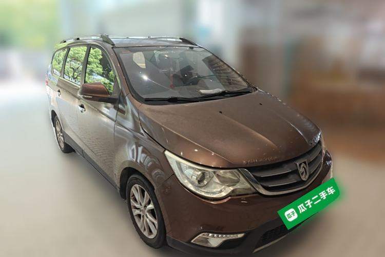 Used Baojun 730 2014 1.5L manual Comfort version 7 seats Front Right 45 Deg