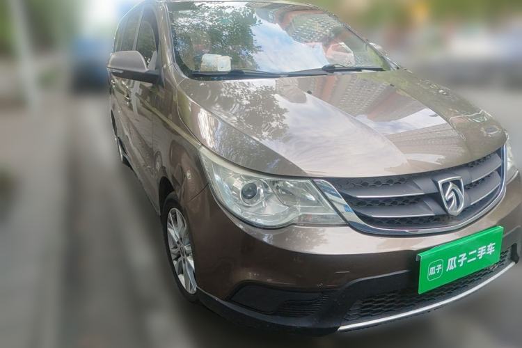 Used Baojun 730 2014 1.5L manual standard trim 7 seats Front Right 45 Deg