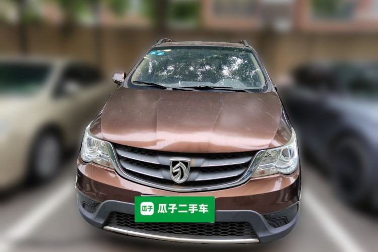 Used Baojun 730 2014 1.5L manual standard version 5 seats Front