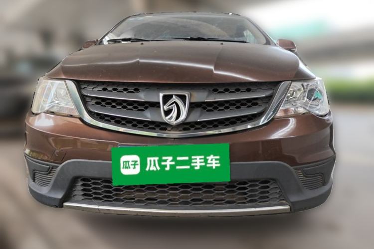 Used Baojun 730 2014 1.5L manual standard version 5 seats Front