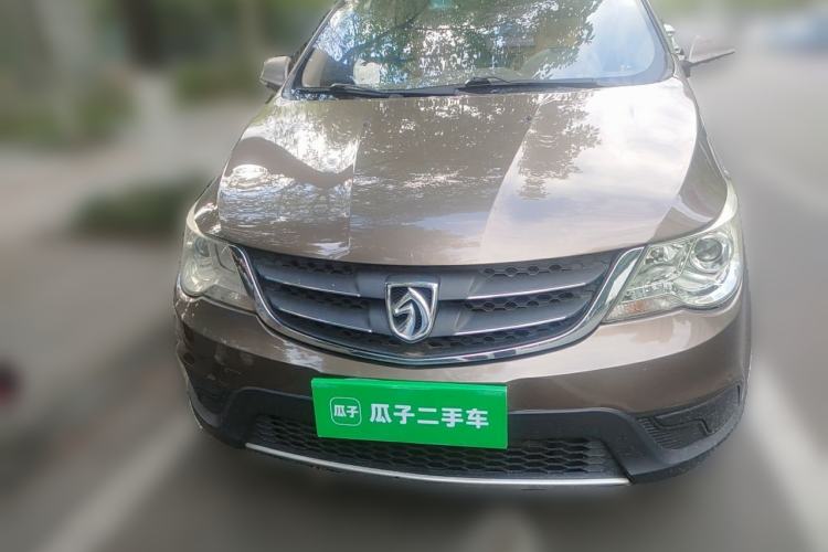 Used Baojun 730 2014 1.5L manual standard trim 7 seats Front