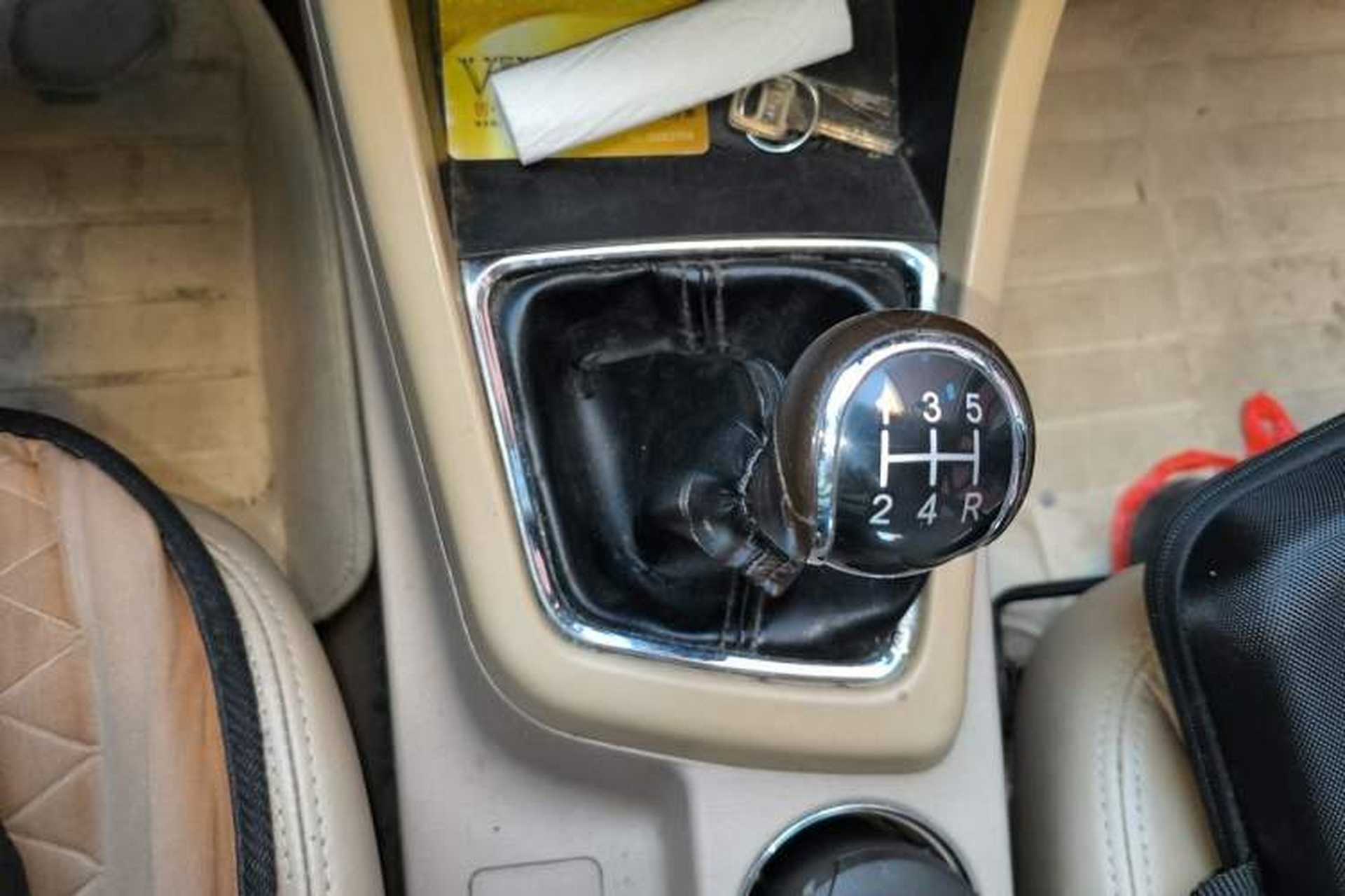 Used Baojun 730 2014 1.5L manual Comfort version 7 seats Gear Lever