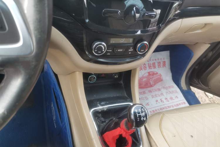 Used Baojun 730 2014 1.5L manual luxury trim 7 seats Gear Lever