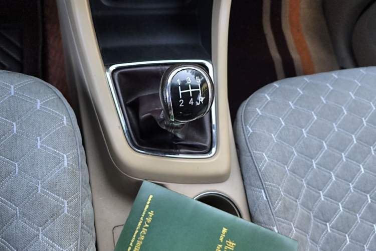 Used Baojun 730 2014 1.8L manual Comfort trim 7-seater Gear Lever