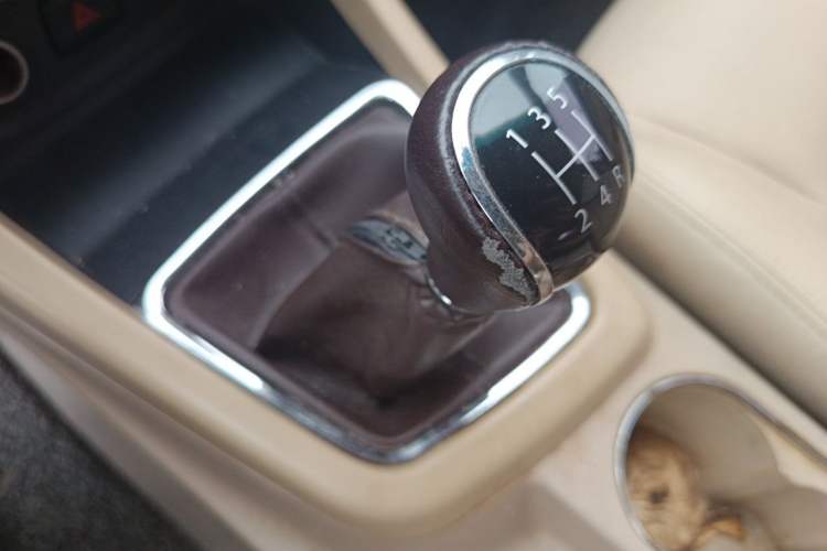 Used Baojun 730 2014 1.5L manual luxury trim 7 seats Gear Lever
