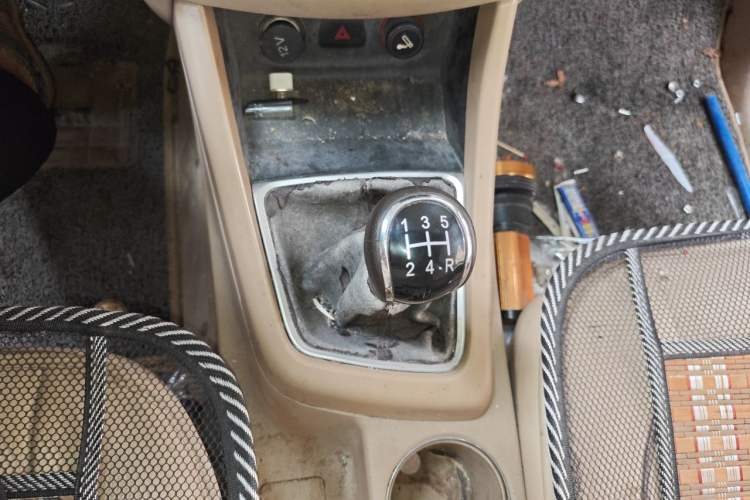 Used Baojun 730 2014 1.5L manual standard version 5 seats Gear Lever