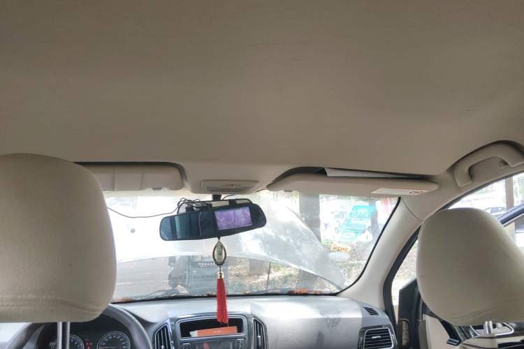 Used Baojun 730 2014 1.5L manual standard trim 7 seats Headliner