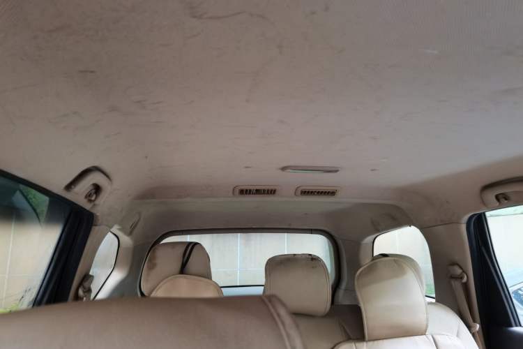 Used Baojun 730 2014 1.5L manual standard version 5 seats Headliner