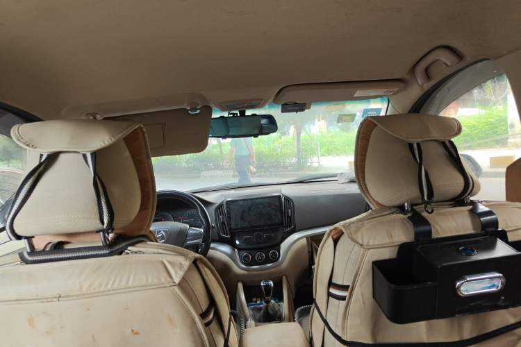 Used Baojun 730 2014 1.5L manual standard version 5 seats Headliner