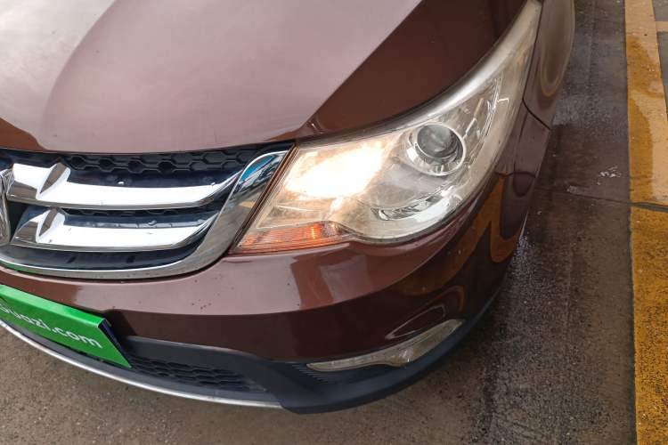 Used Baojun 730 2014 1.5L manual Comfort version 7 seats Left Front Headlight