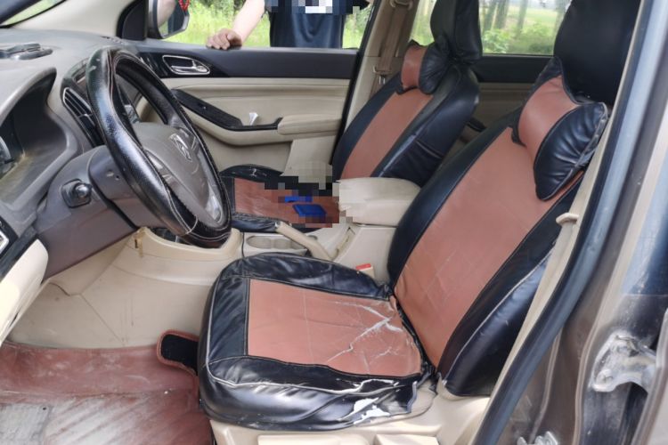 Used Baojun 730 2014 1.5L manual luxury trim 7 seats Left Front Seat