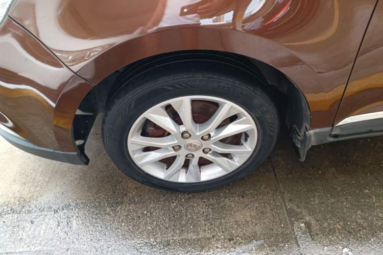 Used Baojun 730 2014 1.5L manual Comfort version 7 seats Left Front Wheel Hub